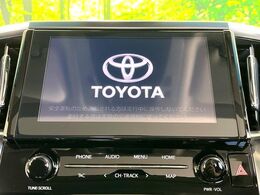 【純正ナビ】人気の純正ナビを装備しております。ナビの使いやすさはもちろん、オーディオ機能も充実！キャンプや旅行はもちろん、通勤や買い物など普段のドライブも楽しくなるはず♪