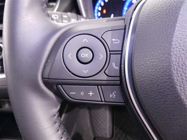 【ステアリングスイッチ】ハンドルから手を離さずに、操作が出来るスイッチです。（現車でのご確認をお願い致します）