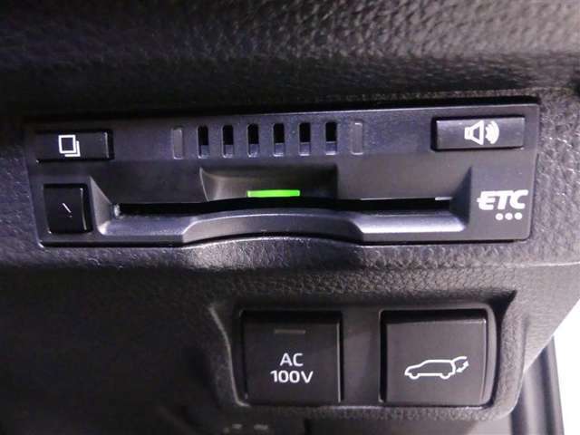 ETC車載器付きです。高速道路の料金所もスムーズに通過できます。