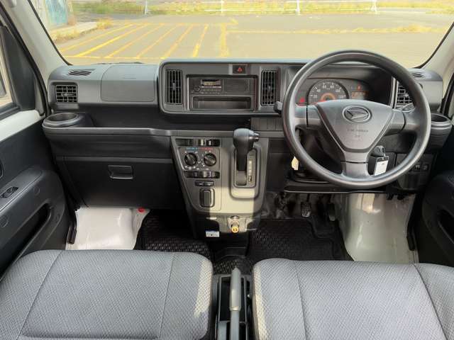 価格は高いより安い方がいいけど、安ければいいって事でも無いし..　と言った多くのお客様の声にお応えする為に、保証やアフターを充実させたうえで、可能な限りの安さを提供する、それが私共チャンスの思いです。