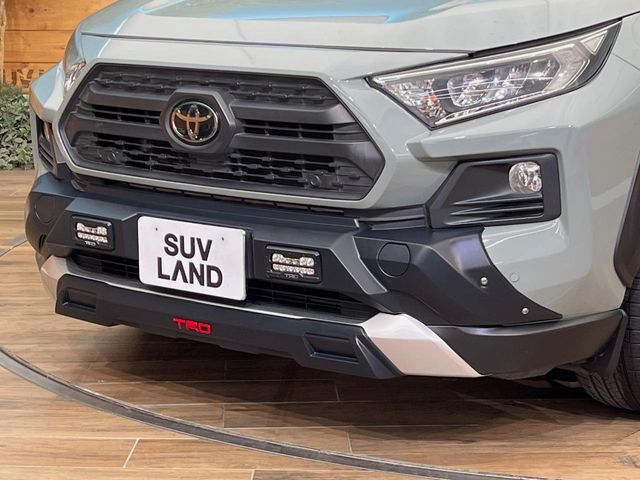 【TRDエアロ】人気のTRDエアロを装備！クルマの外観がよりスタイリッシュになり、街中で存在感あふれる1台に♪将来買い替える時にもリセールに影響しやすく、価値ある人気の装備です！