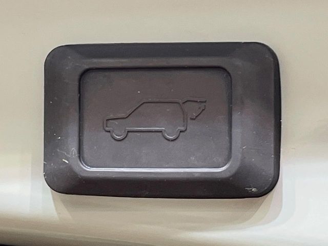 【パワーバックドア】スマートキーや運転席のボタンを押すだけでリアゲートが自動で開閉します！荷物を持っている時や、高い位置にあるバックドアを閉める際に便利な機能です♪