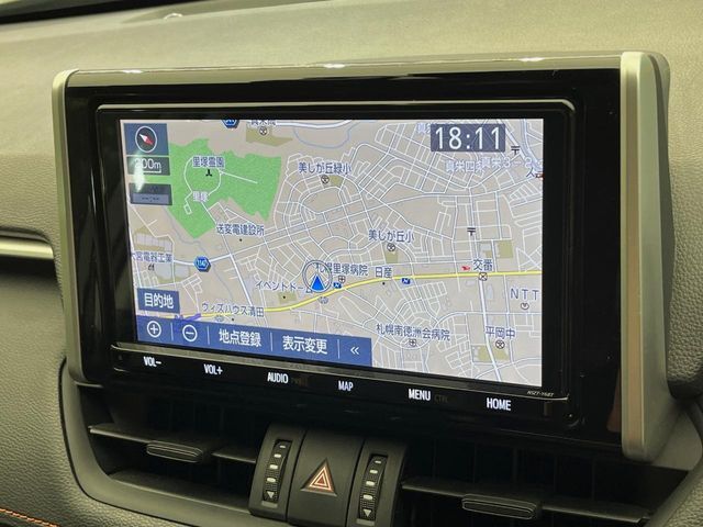 【純正9インチナビ】人気の純正ナビを装備しております。ナビの使いやすさはもちろん、オーディオ機能も充実！キャンプや旅行はもちろん、通勤や買い物など普段のドライブも楽しくなるはず♪