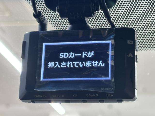 ドライブレコーダー装備してますよ。　思いでの記録や万が一の時の記録にも便利ですね。