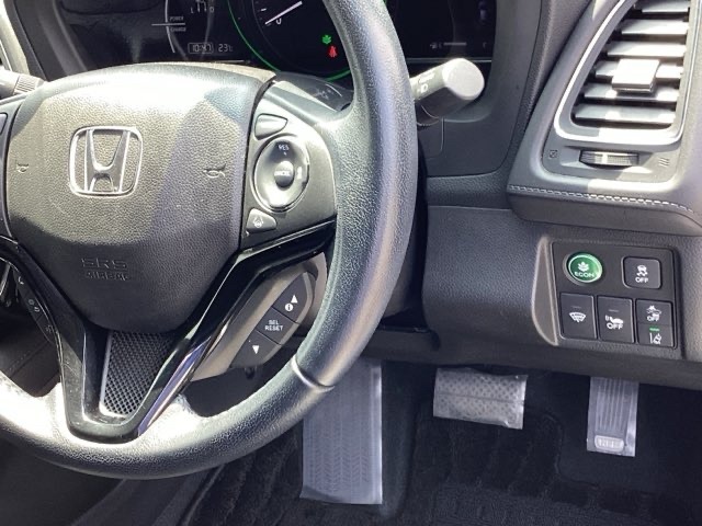 車線を検知しはみ出しを防ぐ路外逸脱抑制機能、衝突軽減ブレーキのCMBS等のスイッチ類は、運転席の右側にあります。