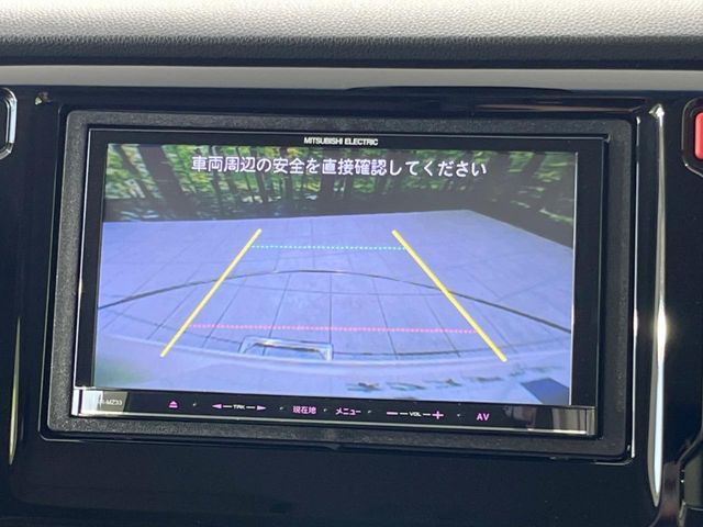 【バックカメラ】駐車時に後方がリアルタイム映像で確認できます。大型商業施設や立体駐車場での駐車時や、夜間のバック時に大活躍！運転スキルに関わらず、今や必須となった装備のひとつです！