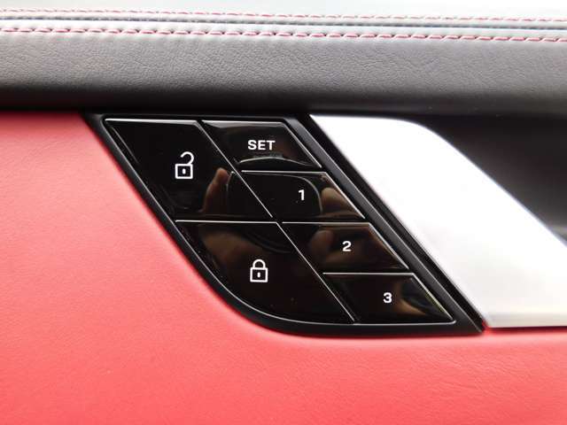 フロントアクスルリフトシステムがオプション装備され縁石やスロープなどで