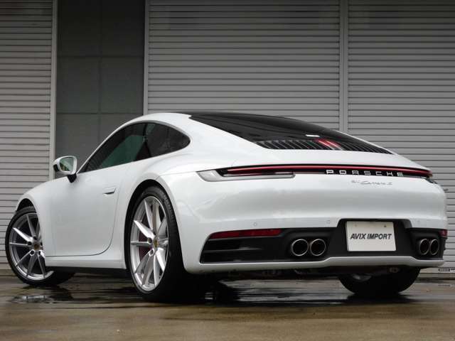 上級グレードS！！　3L水平対向6気筒ツインターボエンジン搭載！！