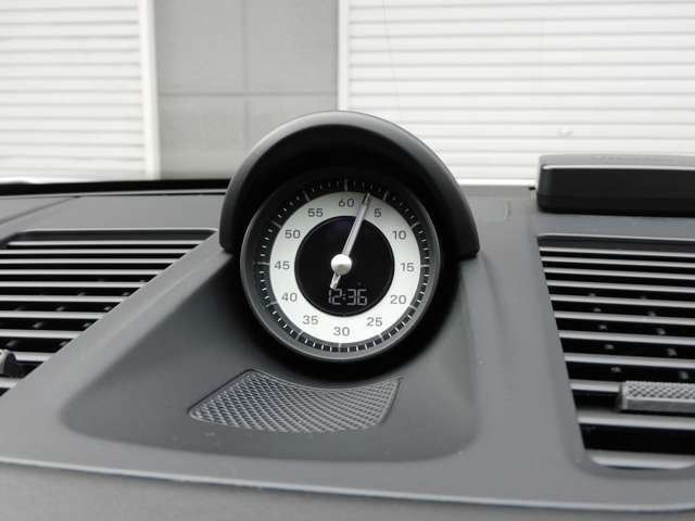 運転操作をサポートするサラウンドビューカメラ付パークアシストシステムに