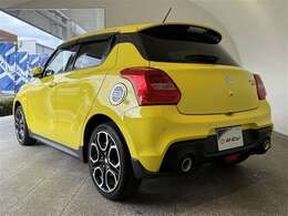 デュアルセンサーブレーキサポート搭載。走行中レーザーレーダーと単眼カメラなどにより前方車両や歩行者などを検知し、警報によって衝突の回避を促したり、ブレーキ制御によって衝突時の被害軽減を図ったりします。