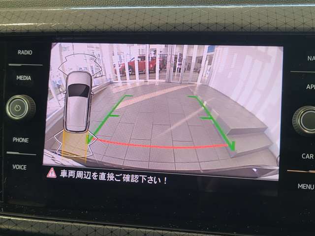 リアカメラ付でバック時の後方確認もバッチリです！死角を補い目で見る安心を。