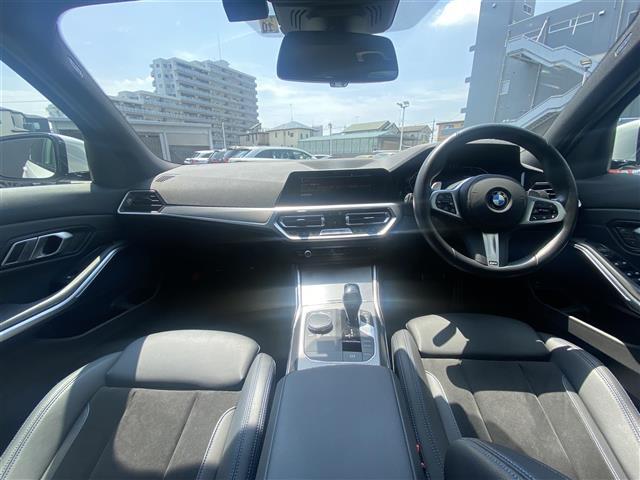 LIBERALAは、輸入車選びの新たなスタイルを提案するインポート・セレクト・ブランドです。オーナー様となる方がクルマから直接感じる感性を第一にした、適切な一台との出会いをコーディネートいたします。