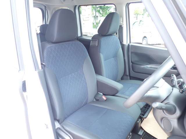 運転席は座り心地が良く快適に運転していただけます♪