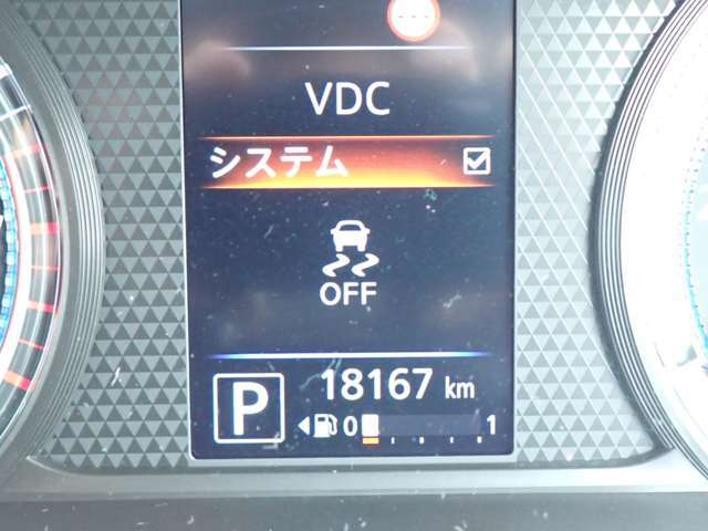 VDC（横滑り防止装置）が装備されており滑りやすい道や障害物を回避した際に車両を安定させてくれますので安心です♪