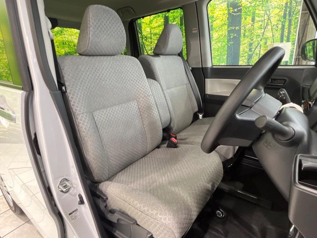 運転席シート廻りは使用感も少なく、良好な状態となっています。丁寧に使われていたことがよくわかりますね。