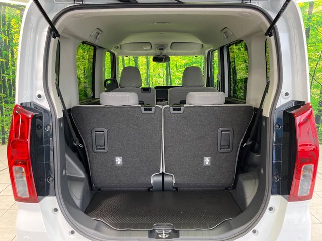 普段のお買い物や通勤、送迎等に十分な荷室スペースを確保しております。セカンドシートを倒すと、大きな荷物の積載も可能です♪