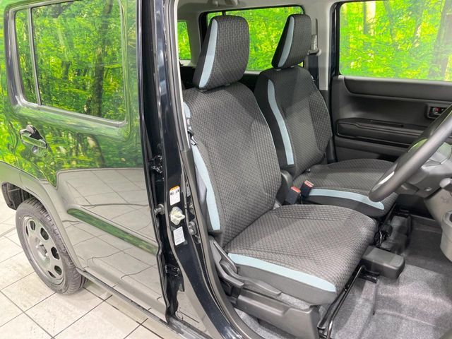 運転席シート廻りは使用感も少なく、良好な状態となっています。丁寧に使われていたことがよくわかりますね。