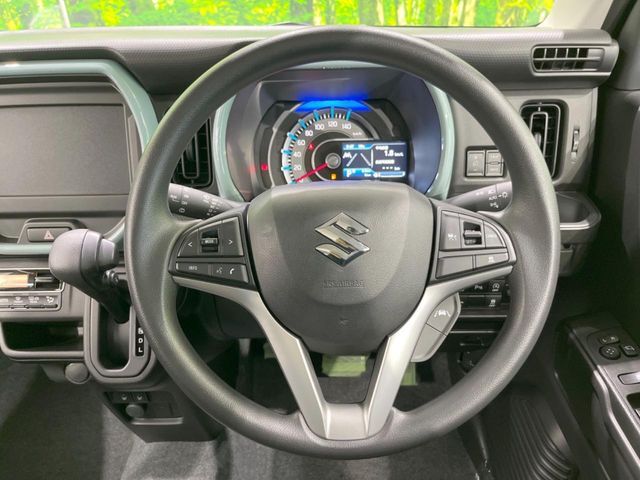 インテリアに合わせたデザインのステアリングは、運転される方のことも考え、運転しやすい形状、大きさです。是非一度、実際に触ってお確かめください。
