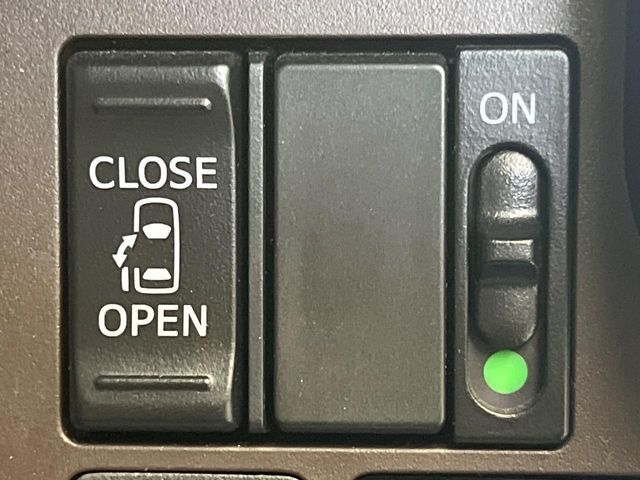 【パワースライドドア】スマートキーや運転席のスイッチでスライドドアの開閉が可能♪電動だから力を入れてドアを開ける必要が無く、小さいお子様でも、重い荷物を持っている時もラクに開け閉めできます♪