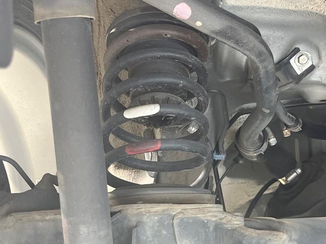 お車を安心してお乗りいただく為には、足回りの定期点検が欠かせません。サービスサポート（有償保証）では無料点検もご提供しており、安心のカーライフをお過ごしいただけるサポート体制が整っています。