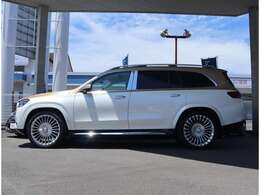 全長521cm×全幅203cm×全高184cm