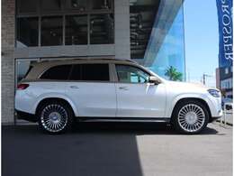 全長521cm×全幅203cm×全高184cm