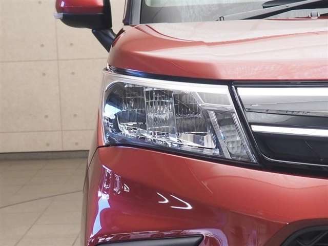 夜間でも明るく照らしてくれるLEDヘッドライトになります！