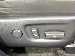 【パワーシート】スイッチ一つで簡単にシートの微調整が可能！電動だから力もいりません！快適なシートポジションにセットして、快適なドライブをお楽しみください。