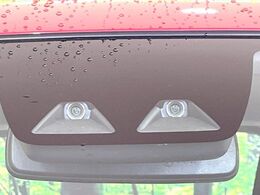 【スマートアシスト】走行中に前方の車両等を認識し、衝突しそうな時は警報とブレーキで衝突回避と被害軽減をアシスト。より安全にドライブをお楽しみいただけます。