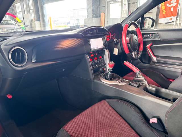純正ナビ/フルセグ/CD/DVD/Bluetooth　バックカメラ　ETC　スマートキー　プッシュスタート　VSC　HIDヘッドライト　フォグライト　純正17AW　サイド・カーテン・リアカーテンSRS