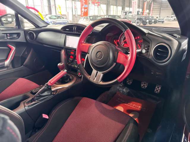 純正ナビ/フルセグ/CD/DVD/Bluetooth　バックカメラ　ETC　スマートキー　プッシュスタート　VSC　HIDヘッドライト　フォグライト　純正17AW　サイド・カーテン・リアカーテンSRS