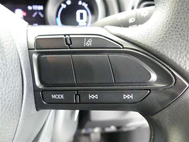 【ステアリングスイッチ】ハンドルから手を離さずに、操作が出来るスイッチです。（現車でのご確認をお願い致します）