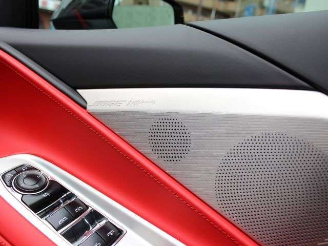 BOSEサラウンドスピーカーが装備されたお車です。