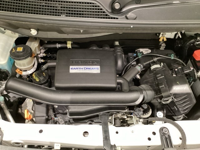 ホンダスタッフがしっかり整備して保証付きにてお渡し致します。エンジンルーム＆室内ルームともにクリーニング済みで清潔です。快適なドライブをお楽しみください。