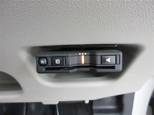 ETC車載器付きです。高速道路の料金所もスムーズに通過できます。