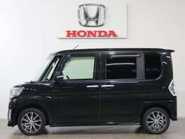 ボディカラーはブラックマイカメタリックです。