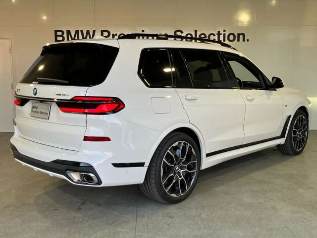 BMW xDriveの魅力は、走行状況と路面状況の変化をリアルタイムに把握し、4輪のトラクションを絶えず最大限に保つことで、どんなコンディションにおいても揺るぎない走りを実現させてくれます。