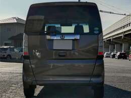 車両展示スペースが少ない為、当社以外の場所に車は保管してある場合がございます。来店の際には前もってご連絡下さい、試乗の準備をしてお待ちしています。