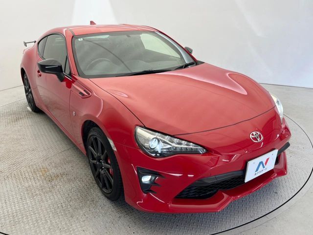 大好評のボディコーティング「弾スプラッシュコート」もご納車までに施工可能。通常のガラスコートと異なる、耐久年数6年の無機質ガラスコーティングが、ボディをキレイな状態に保ってくれます。