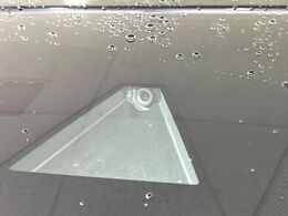 【i-ACTIVESENSE】走行中に前方の車両等を認識し、衝突しそうな時は警報とブレーキで衝突回避と被害軽減をアシスト。より安全にドライブをお楽しみいただけます。