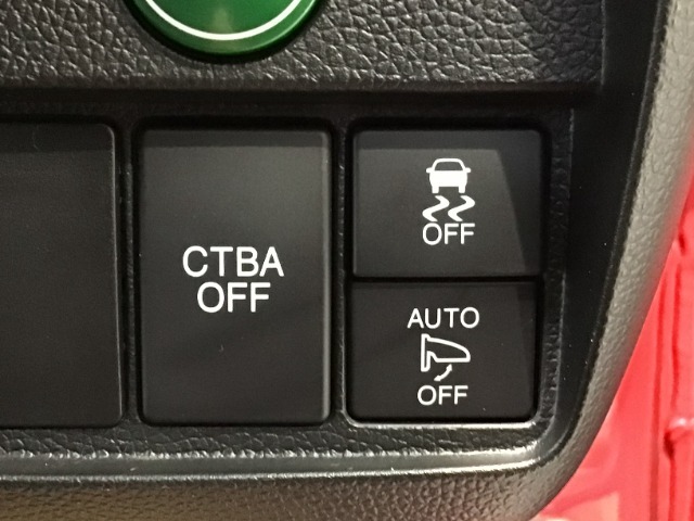 【あんしんパッケージ】追突軽減ブレーキのCTBA（シティブレーキアクティブシテム）＆6エアバッグ（運転席、助手席、サイド、サイドカーテンエアバッグ）搭載です！