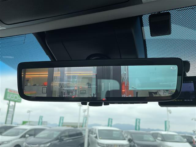 納車前に内外装のクリーニングをいたします。各種コーティング（別途有料）もご用意しておりますので、是非ご相談ください。