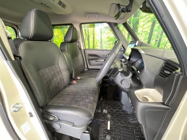 運転席シート廻りは使用感も少なく、良好な状態となっています。丁寧に使われていたことがよくわかりますね。