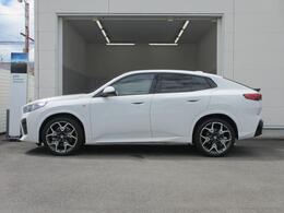 1年間または2年間・走行距離無制限の全国BMWディーラーで受けていただける保証が付帯しています！2年間保証の車両については、別途有償にて保証を最大2年間延ばせる『延長保証プログラム』もご利用可能です。