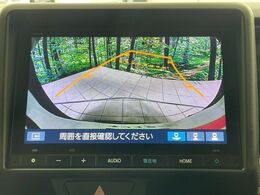 【バックカメラ】駐車時に後方がリアルタイム映像で確認できます。大型商業施設や立体駐車場での駐車時や、夜間のバック時に大活躍！運転スキルに関わらず、今や必須となった装備のひとつです！