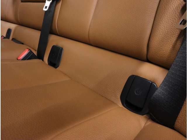 シートベルトを使用せずにチャイルドシートを的確に固定可能なISO-FIXにも対応しています。
