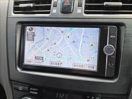 【純正ナビ】人気の純正ナビを装備しております。ナビの使いやすさはもちろん、オーディオ機能も充実！キャンプや旅行はもちろん、通勤や買い物など普段のドライブも楽しくなるはず♪