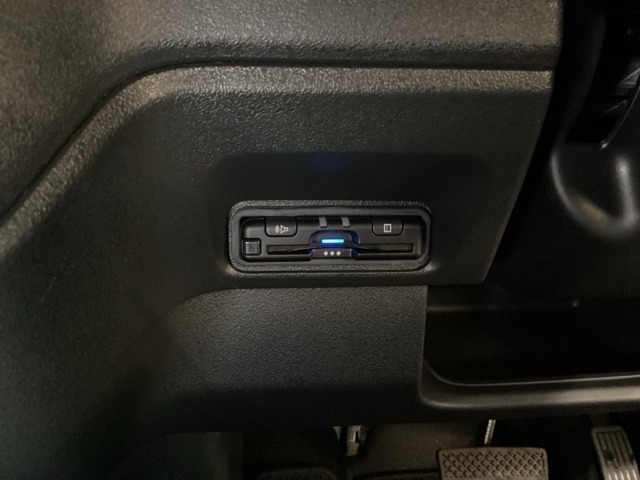 ETC付いてます。ETCが使用可能な道路通行料はキャッシュレスでスマートに走行できます。再セットアップして納車致します。
