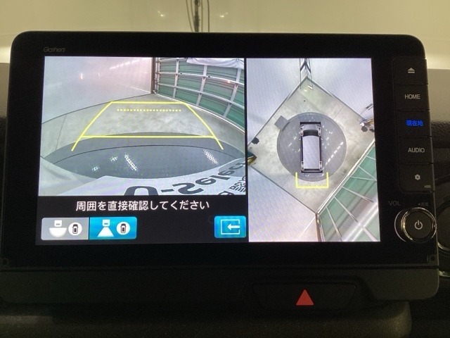 ガイド線表示機能付きのバックカメラで、バックでの車庫入れも安心です。