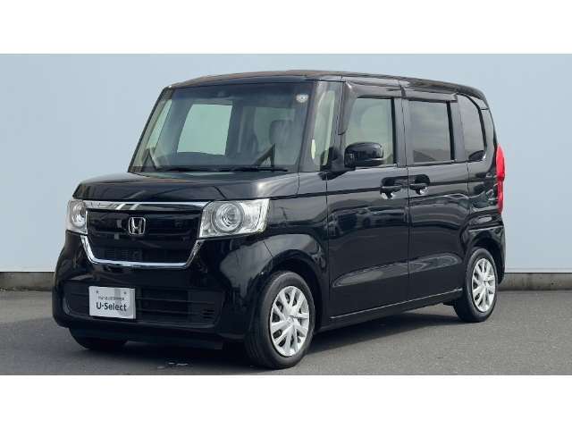 運転にゆとりを生む見晴らしの良さ。広いフロントガラスから見えるその視界の良さは乗っている人にしか分からない。安全性も重視しつつ、視界の良さを向上させる事で快適なドライブの時間にします。